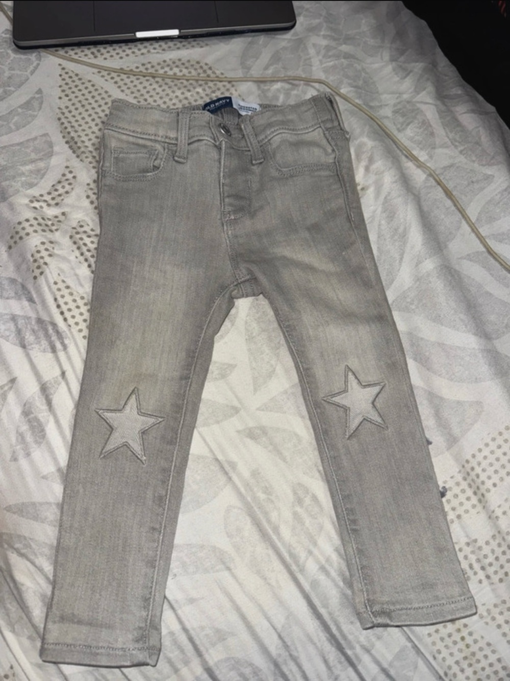 Old Navy Light Gray Skinny Jeans with Star Knee Patches
